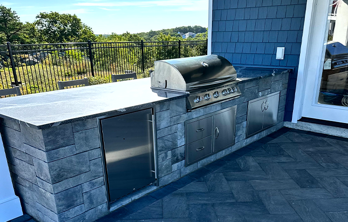 5 Keys to the Perfect Outdoor Kitchen Installation Featured Image